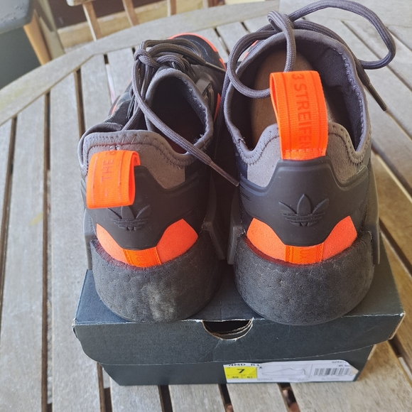 Adidas NMD R1 - Picture 2 of 6